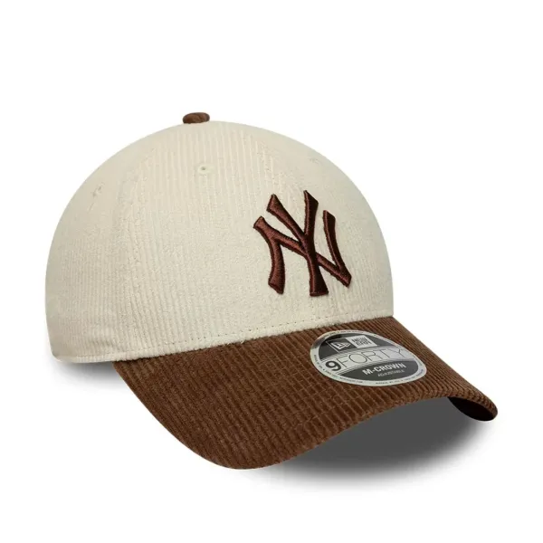 Gorra curva MLB Yankees M-Crown de New Era en Beige, lateral Gorra curva MLB Yankees M-Crown de New Era en Beige, lateral