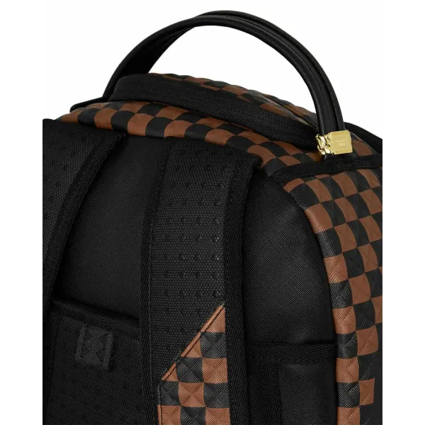Mochila Sprayground Sharks in Paris Pyramid B8744 con cuadros marrones y negros de efecto piramidal 7 Mochila Sprayground Sharks in Paris Pyramid B8744 con cuadros marrones y negros de efecto piramidal 7