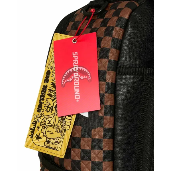 Mochila Sprayground Sharks in Paris Pyramid B8744 con cuadros marrones y negros de efecto piramidal 4 Mochila Sprayground Sharks in Paris Pyramid B8744 con cuadros marrones y negros de efecto piramidal 4