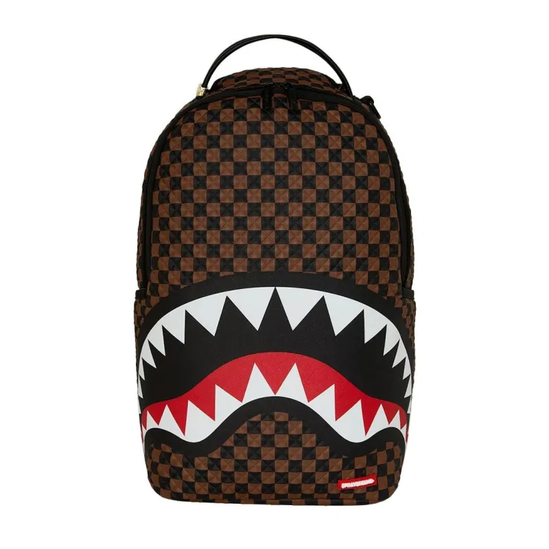 Mochila Sprayground Sharks in Paris Pyramid B8744 con cuadros marrones y negros de efecto piramidal