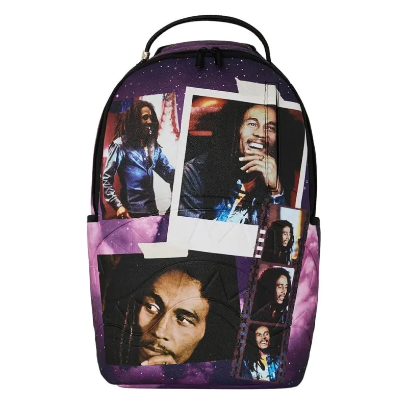 Mochila Sprayground Bob Marley The Legend Forever B9276 con collage de retratos sobre fondo violeta - 1