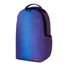 Mochila Sprayground Shark Central Embossed Dusk B9627 azul y violeta con boca de tiburón en relieve - lateral 2 Mochila Sprayground Shark Central Embossed Dusk B9627 azul y violeta con boca de tiburón en relieve - lateral 2