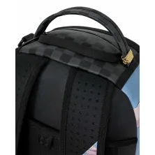 Mochila Sprayground Star Wars Mando y Grogu B9127 con cuadros negros y boca de tiburón - asa