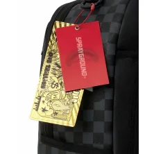 Mochila Sprayground Star Wars Mando y Grogu B9127 con cuadros negros y boca de tiburón - billete