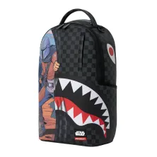 Mochila Sprayground Star Wars Mando y Grogu B9127 con cuadros negros y boca de tiburón - lado 2