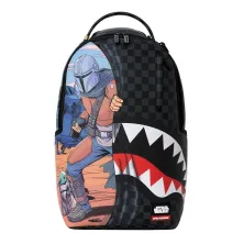 Mochila Sprayground Star Wars Mando y Grogu B9127 con cuadros negros y boca de tiburón - frontal