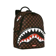 Mochila Sprayground Sharks in Paris Savage B9305 de cuadros marrones con boca de tiburón - lateral Mochila Sprayground Sharks in Paris Savage B9305 de cuadros marrones con boca de tiburón - lateral