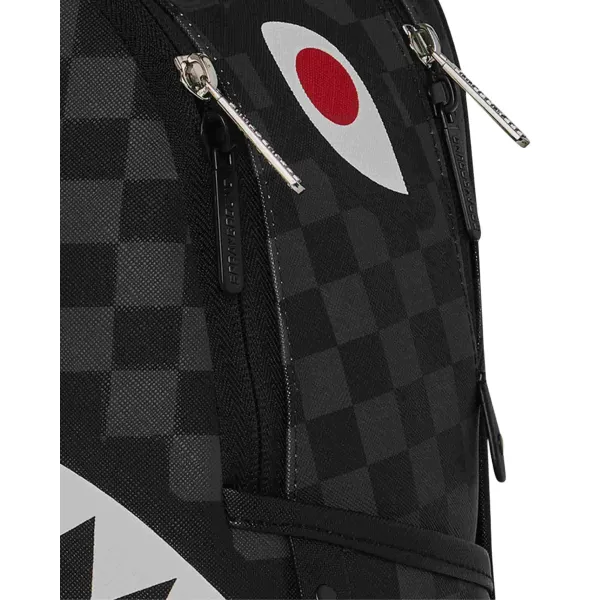 Mochila Sprayground Silver Side Drip Savage B8922 plateada y negra con boca de tiburón cremallera