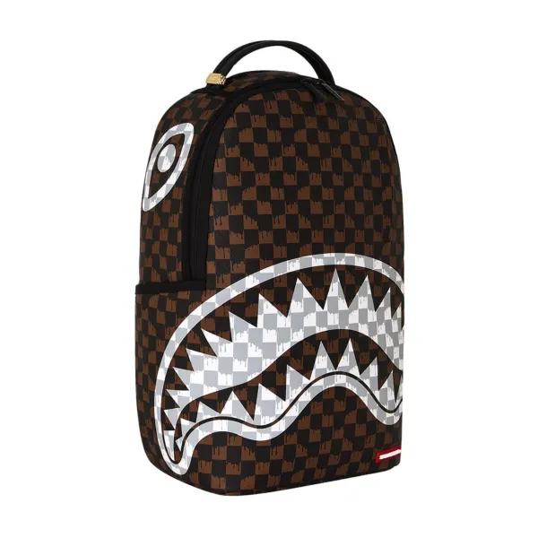 Sprayground Brown Cream Drip Check de cuadros marrones y negros, efecto goteo y boca de tiburón en blanco y gris - lateral