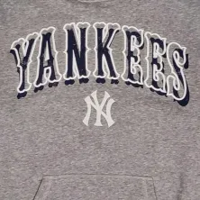 Sudadera Yankees Classic en gris 60884315 - pecho