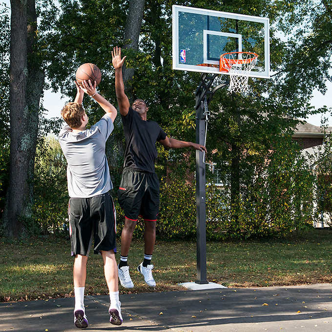 Canasta de baloncesto Spalding Gold in ground