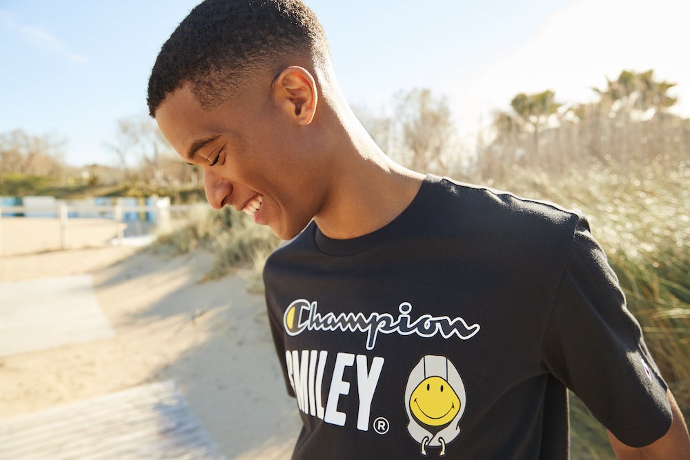 CAMISETA CHAMPION X SMILEY - NEGRA - details 2
