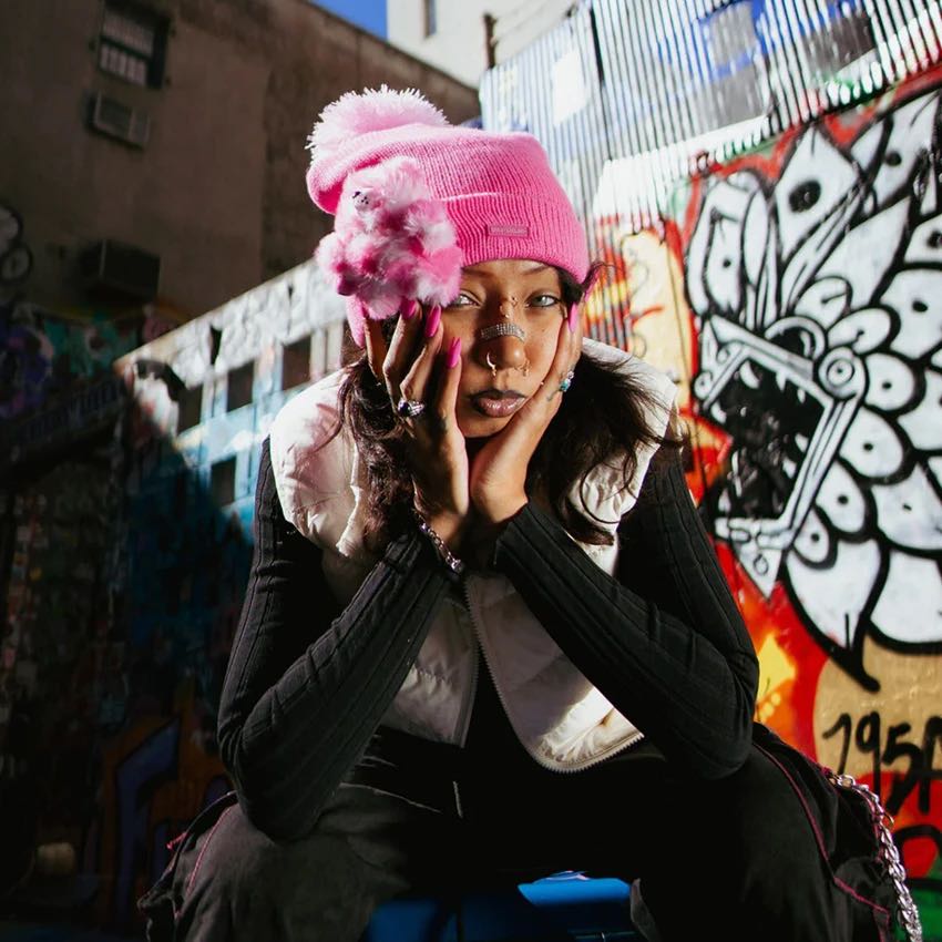 gorro-rosa-sprayground-oso copia.jpg