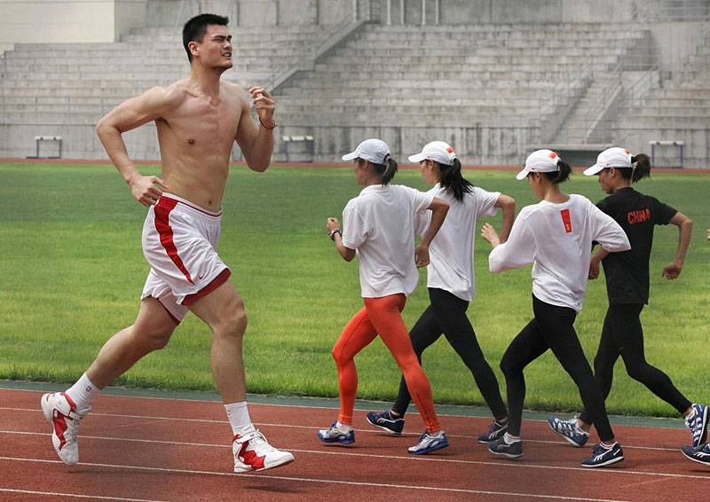 yao ming big feet